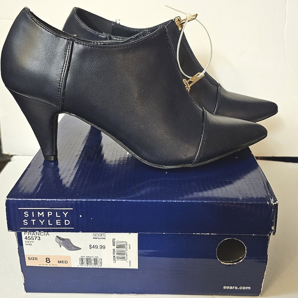 NNW Women's Booties Size 8 Navy